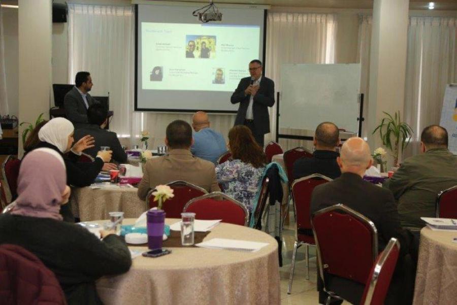 كلية العلوم الإدارية بجامعة البترا تنظم ورشة عمل لتقنيات التعليم الحديثة