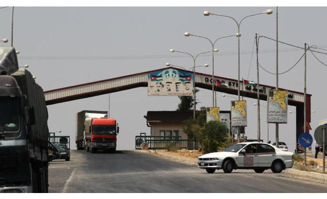 أول 3 شاحنات إماراتية تعبر الأردن إلى لبنان