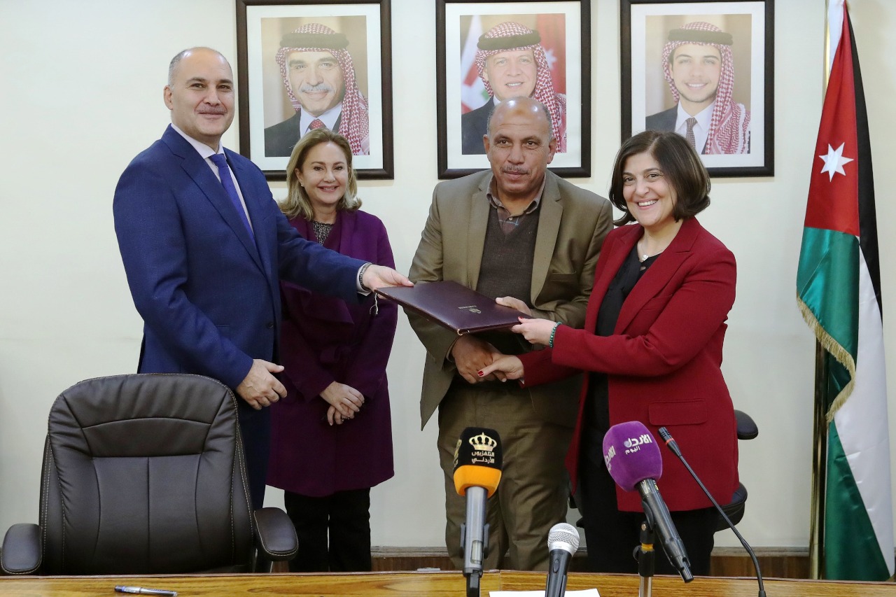 وزارة التخطيط والتعاون الدولي تدعم انشاء مركز زها الثقافي في بلدة المشارع بقيمة 549 الف دينار
