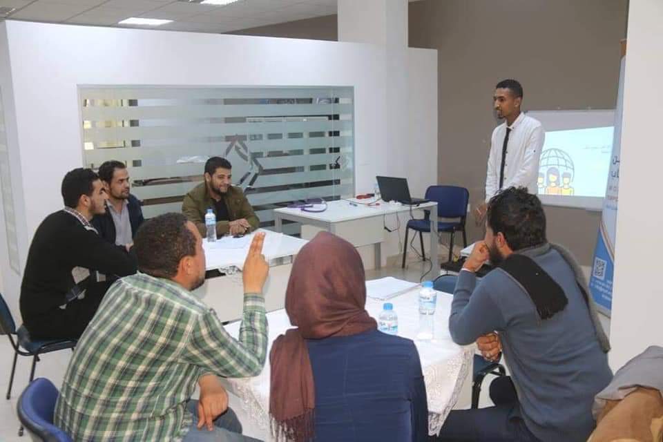 منتدى تمكين المرأة والشباب ينفذ  ثاني حلقاته بعنوان  لست مثقفاً 