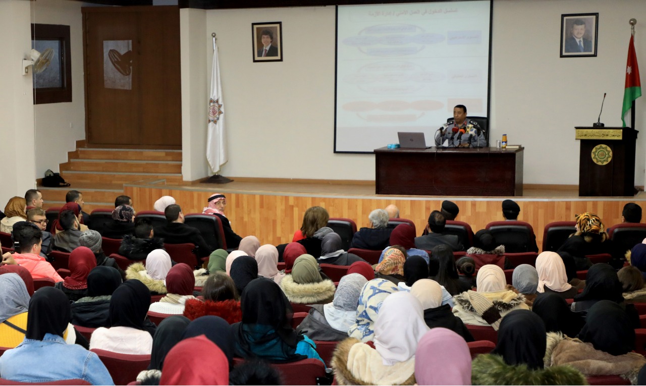 الحواتمة يؤكد على سيادة القانون في إطار من الانضباطية واحترام حقوق الإنسان