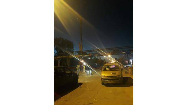 الامانة تزيل جسر المشاة الحديدي امام كلية الزراعة