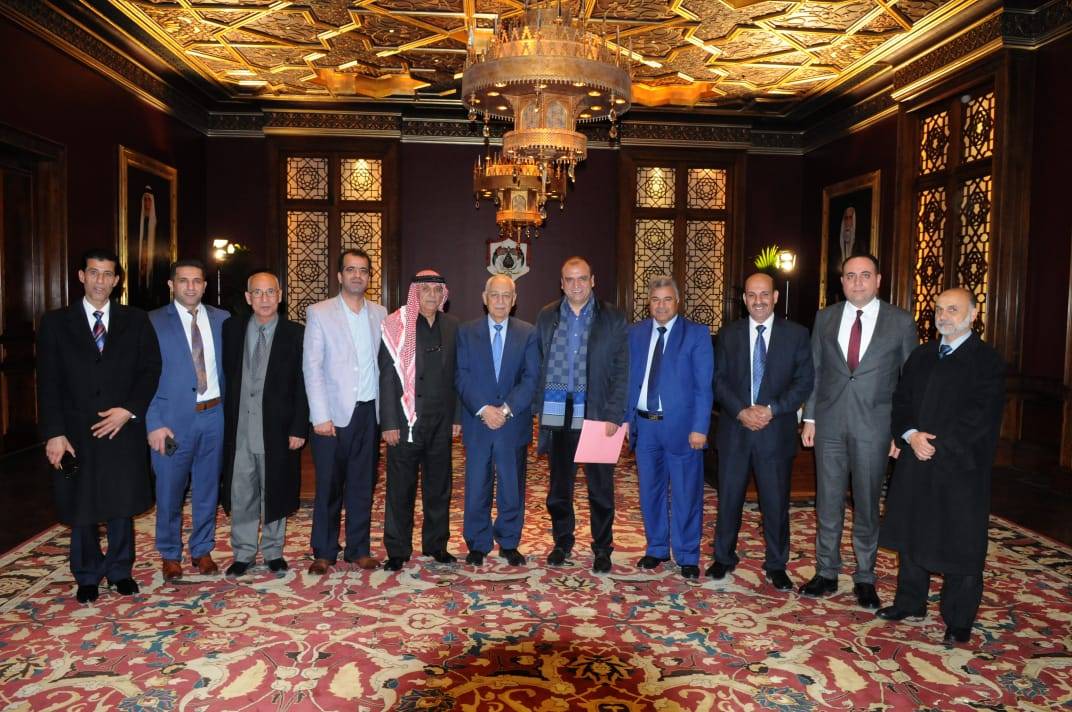 رئيس الديوان الملكي يلتقي وفداً من قرية سحم الكفارات.. صور