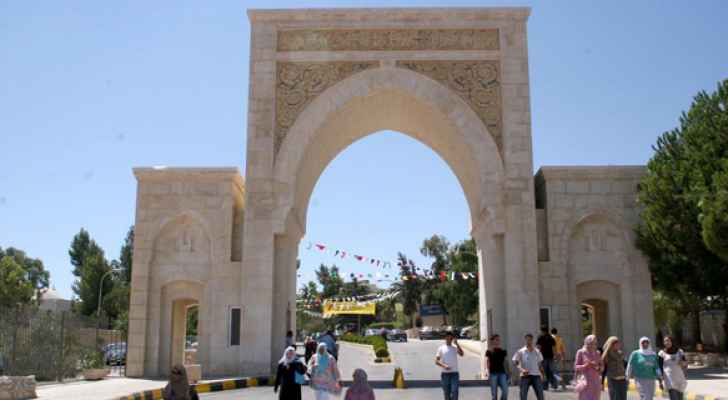 البلقاء التطبيقية توضح منحنى العلامات المحوسب...وتدعو الطلبة لعدم الإلتفات للشائعات
