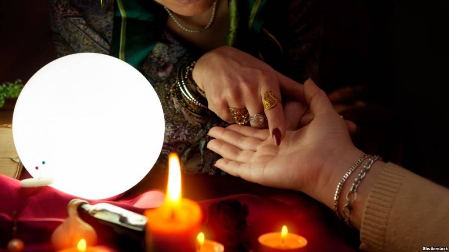 جرش .. القبض علی سیدة سرقت مصاغ ذهبي من احد المنازل عن طريق الاحتیال بالشعوذة