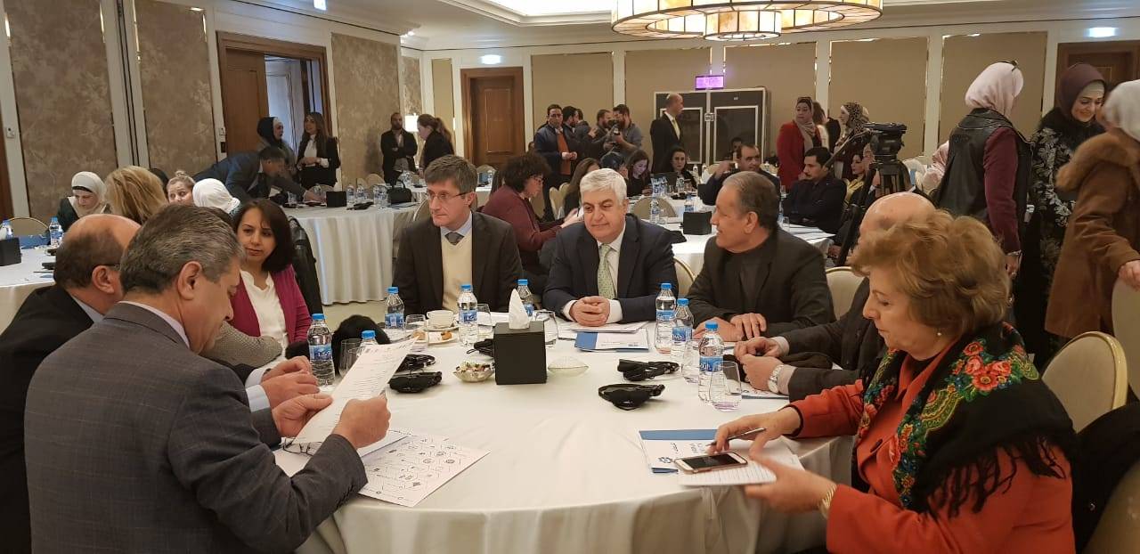 العمل ومنظمة العمل الدولية تعقدان حلقة نقاشية حول عمل النساء بمهن وأوقات محددة
