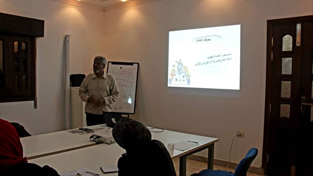 دورة تدريبية حول الاستراتيجيات الادارية يقيمها منتدى تمكين المراة والشباب بطرابلس.