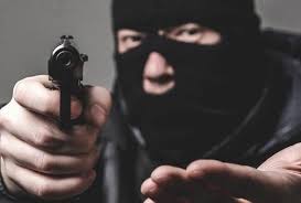 تعزيزات أمنية أمام البنوك ومحلات الصرافة