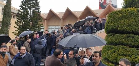 أعضاء الهيئة التدريسية في جامعة اليرموك يواصلون اعتصامهم