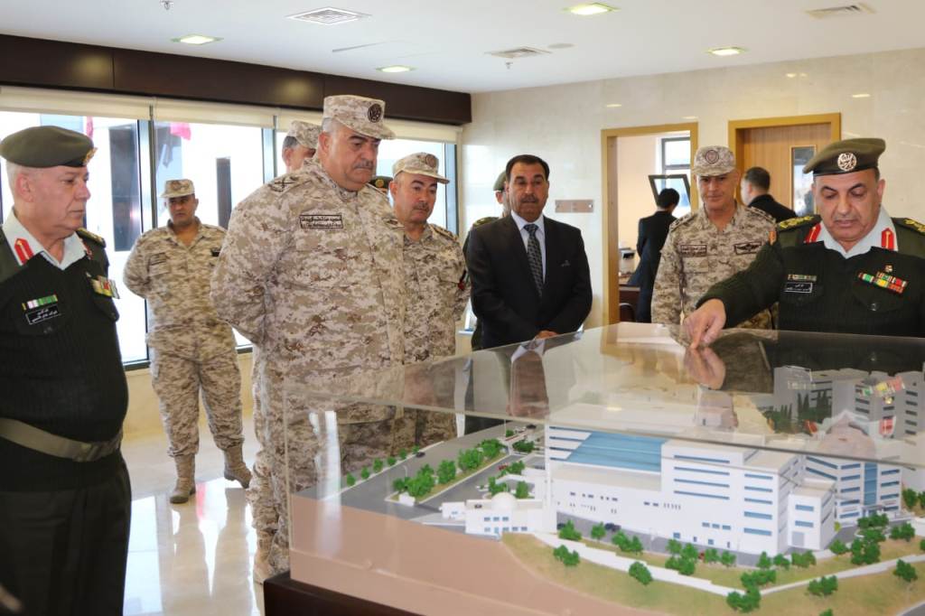 رئيس هيئة الأركان المشتركة يطلع على التجهيزات النهائية لمستشفى الملكة علياء العسكري