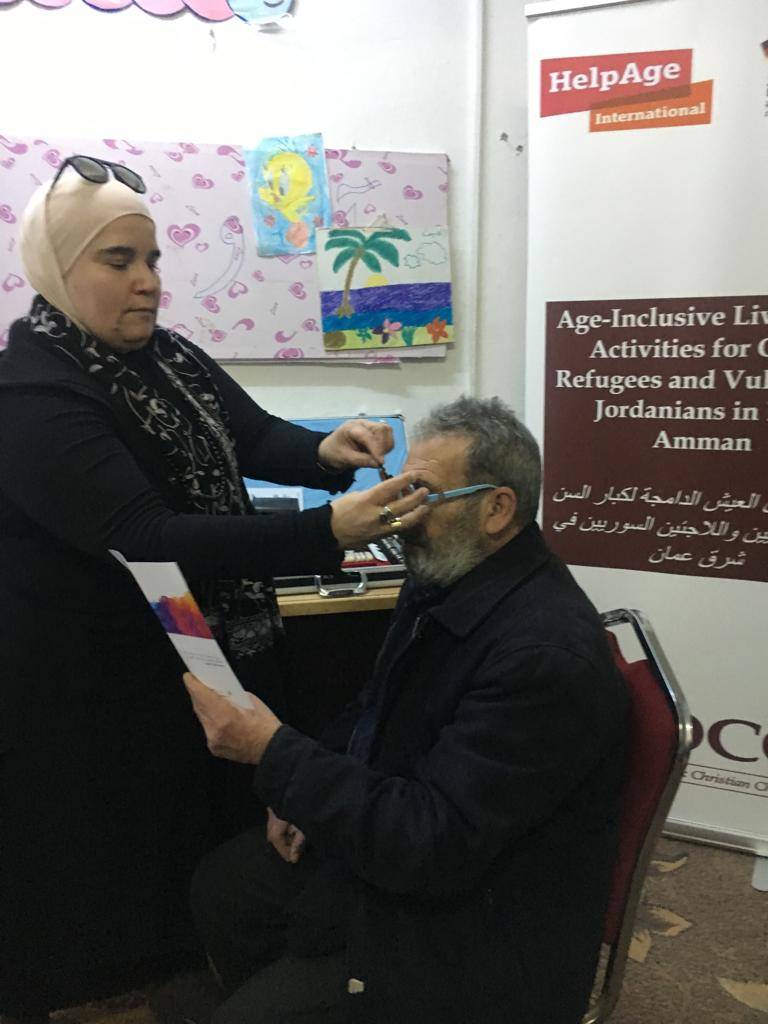 الأرثوذكسية المسيحية الخيرية تسليم نظارات وسماعات طبية لكبار السن...صور .