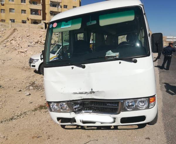 14 إصابة بتصادم حافلتين في الزرقاء