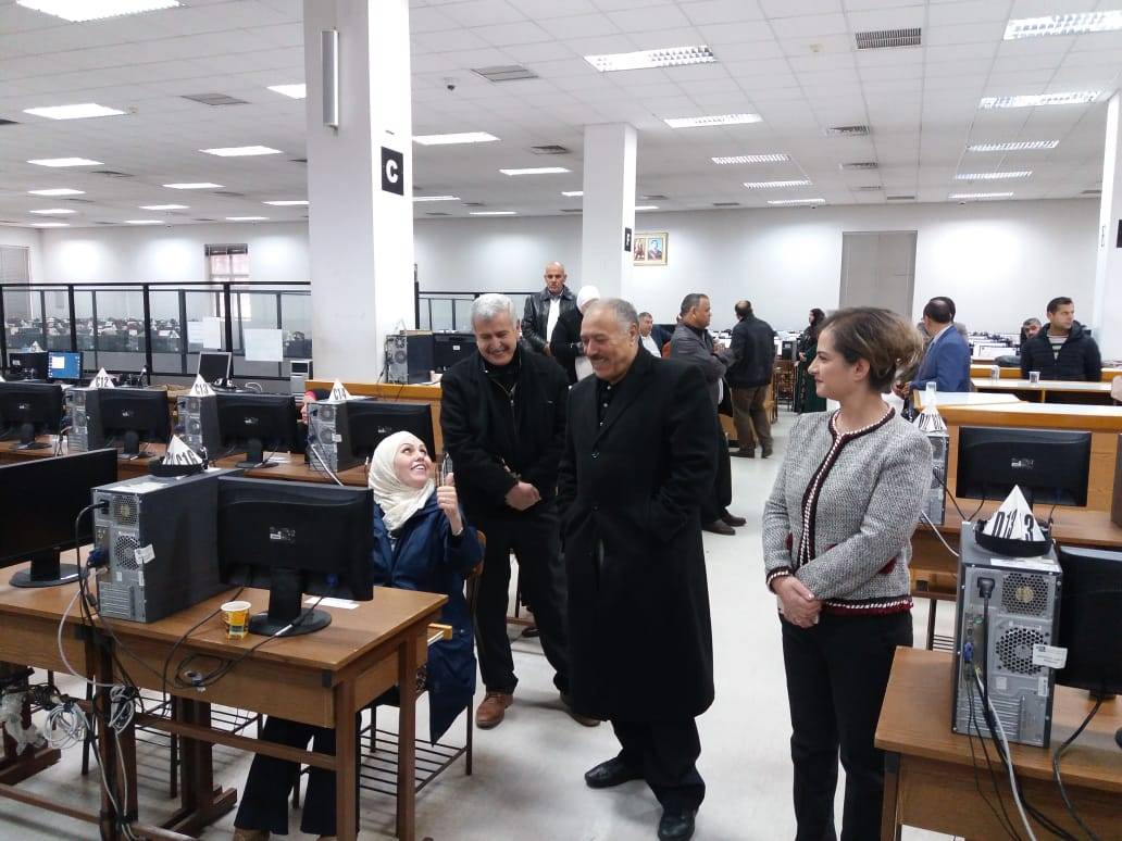 الزبن يتفقد  سير الامتحان التنافسي الذي تجريه الوزارة لاطباء الاسنان