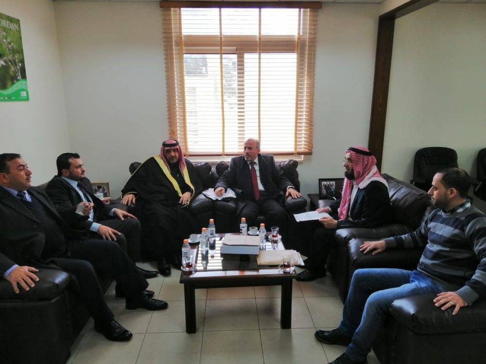 بالصور... وفد يقوم بزيارة  مجلس محافظة عجلون