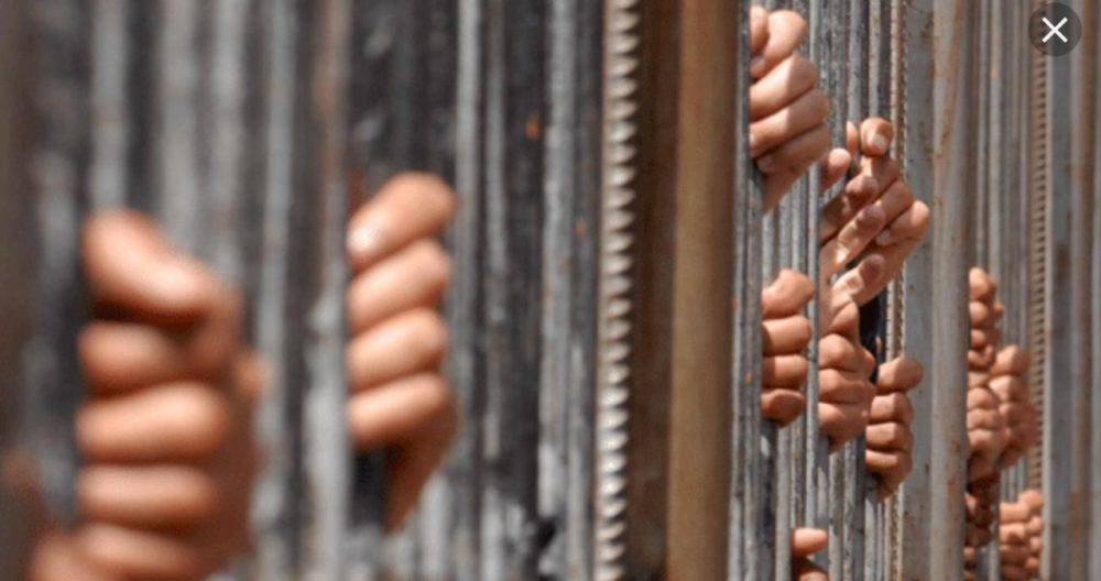 السجن 7 سنوات لخليجي حاول قتل صديقه بعد مشادة على واتس أب
