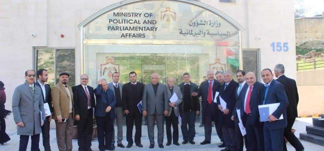 الحوار الديمقراطي الوطني تنظم حوارا مفتوح وتلتقي وزير الشؤون السياسية والبرلمانية حول تجربة الأردن الحزبيه والمجالس اللامركزيه...صور