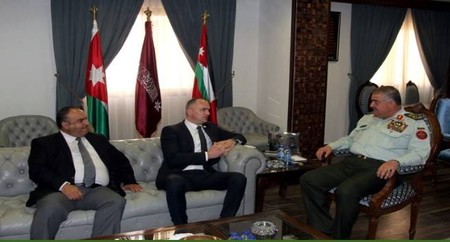 رئيس هيئة الأركان المشتركة يستقبل مدير المعهد الديمقراطي الوطني