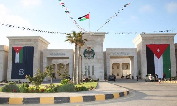 الأمن يوضح تفاصيل ما جرى بين رقباء السير الثلاثة والشخص في المفرق