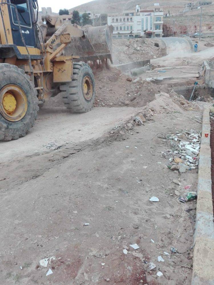 بلدية الزرقاء : اعادة تأهيل وصيانة جسر شومر.. صور