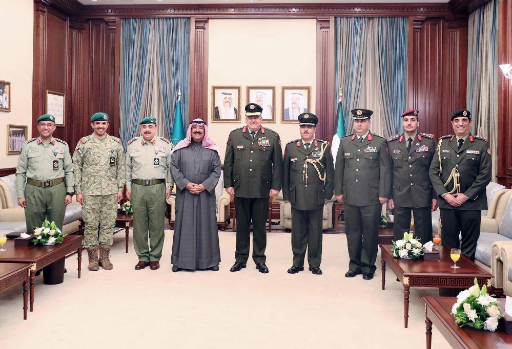 رئيس هيئة الأركان المشتركة يبحث مجالات التعاون المشتركة مع القوات المسلحة الكويتية