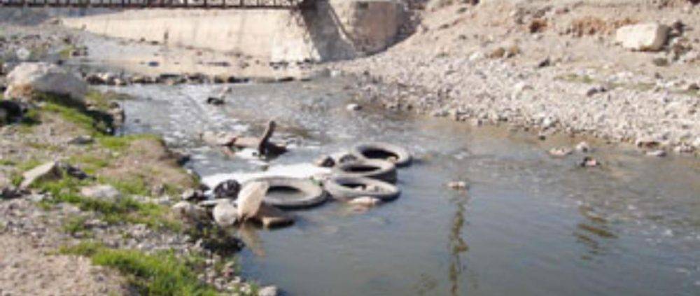 امين عام سلطة وادي الاردن يتفقد عمليات تنظيف مجرى سيل الزرقاء وازالة المخلفات