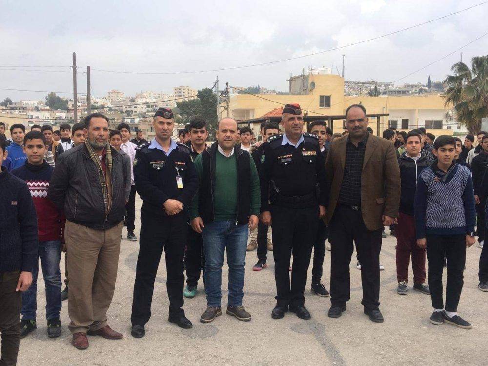 المقدم فطيمات يلتقي طلاب مدرسة دير أبي سعيد الأساسية