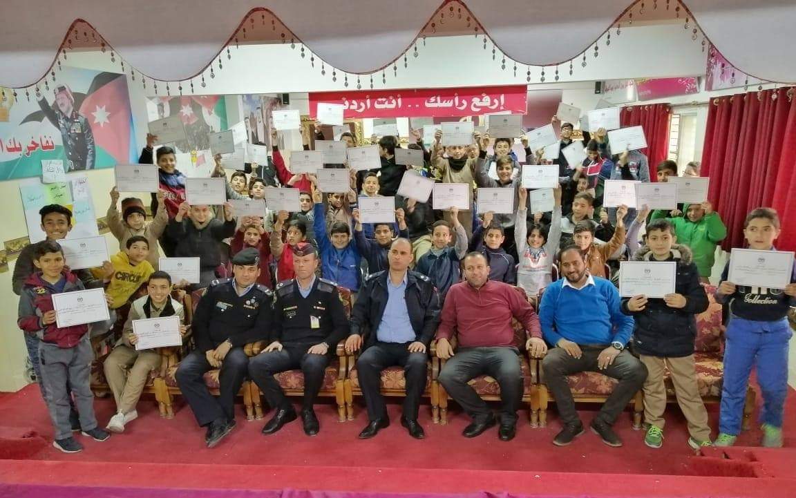 الزرقاء : تخريج دورة أصدقاء الشرطة في الهاشمية