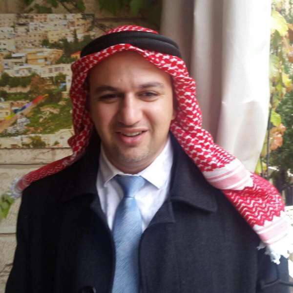 الوزير الغرايبة ينقذ النائب الوحش بعد أن بلع لسانه في اجتماع نيابي