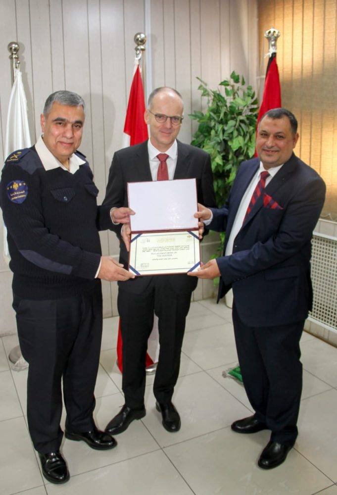 مركز جمرك عمان يحصل على شهادة المواصفة القياسية الايزو