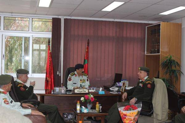 المفتش العام للقوات المسلحة الأردنية يزور كلية الأميرة منى للتمريض .​