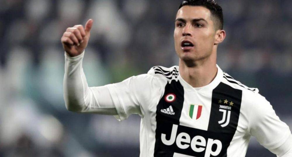 رونالد ينجو من الإيقاف في دوري أبطال أوروبا.