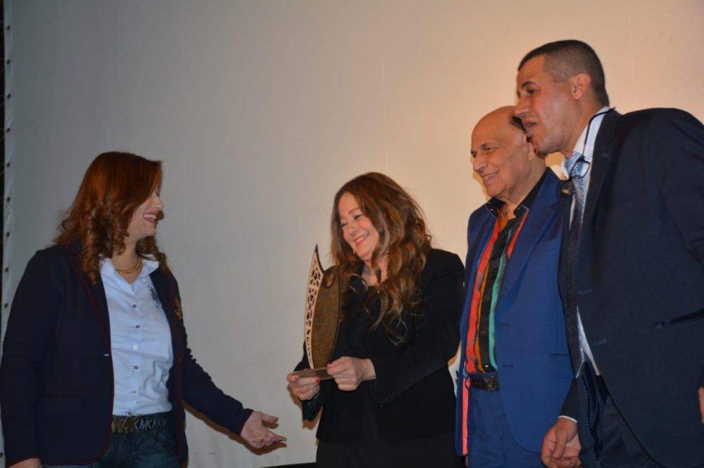 فاتن الحلو تتسلم درع تكريمهاكأفضل إمرأةعربية وأم مثالية بدار الأوبرا المصرية... صور