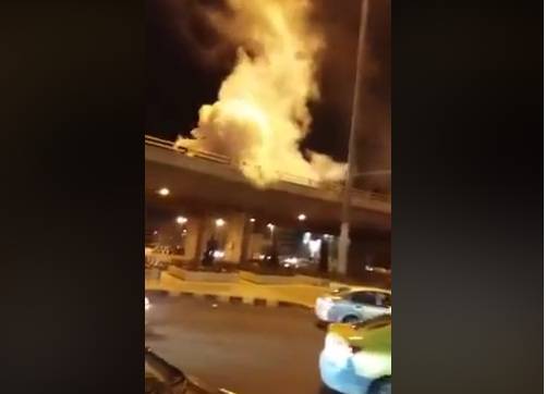 بالفيديو ...حريق مركبة فوق جسر دوار الداخلية في العاصمة عمان