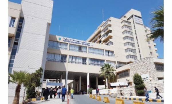 تحطيم ممتلكات مستشفى الجامعة من قبل مجموعة من الأشخاص بعد وفاة والدهم
