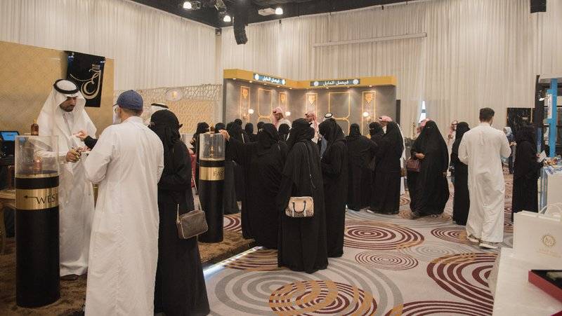 150شاب سعودي يجمعون 10مليون ريال من مبيعات العطور خلال 4 ايام... تفاصيل