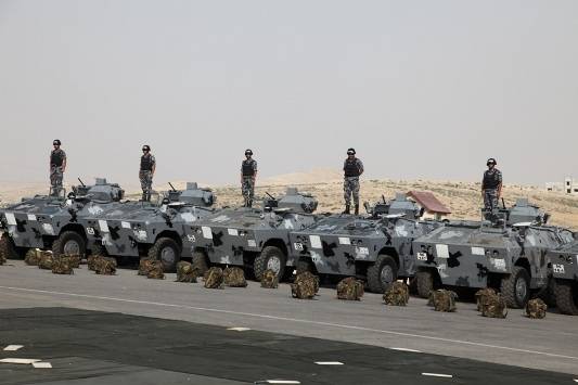 مداهمة شخص مصنف خطير ومسلح في احدى مناطق شمال عمان