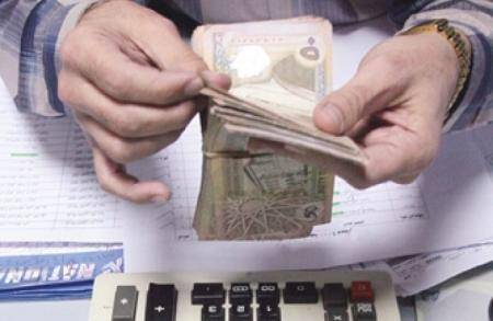 الحكومة تطلب من البنوك تأجيل الاقساط المترتبة على المواطنين في شهر رمضان.