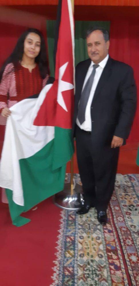 بالصور ...زهرة مغربية ترتدي الشماغ الأردني