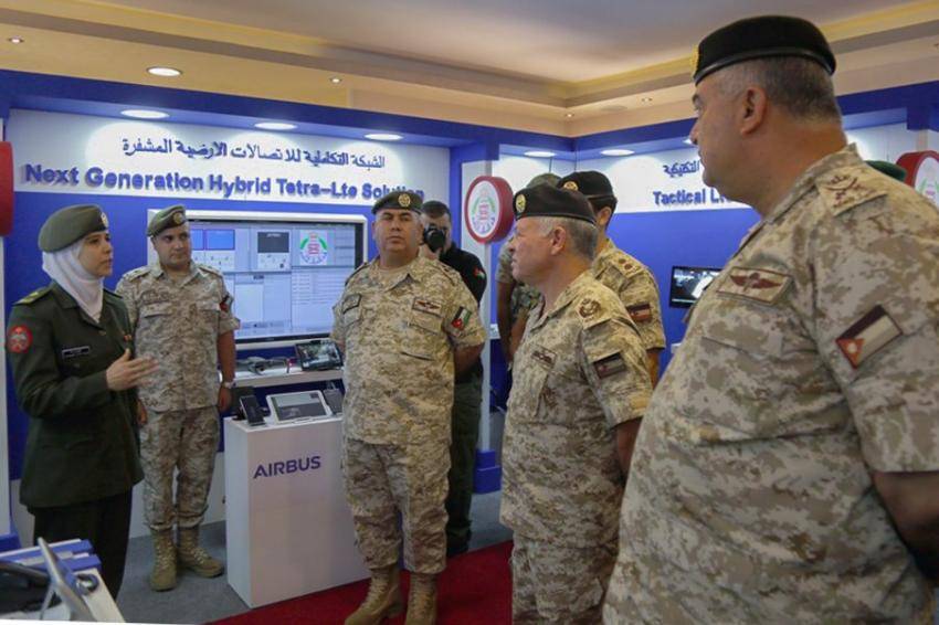 الملك يزور هيئة الاتصالات الخاصة ويجري اتصالا مرئيا مع حرس الحدود ووزيري التربية والتعليم والتعليم العالي...صور