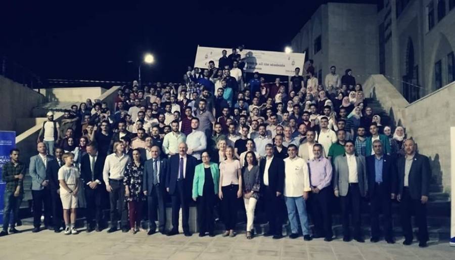 جامعة الزرقاء تقيم إفطار لطلبة
