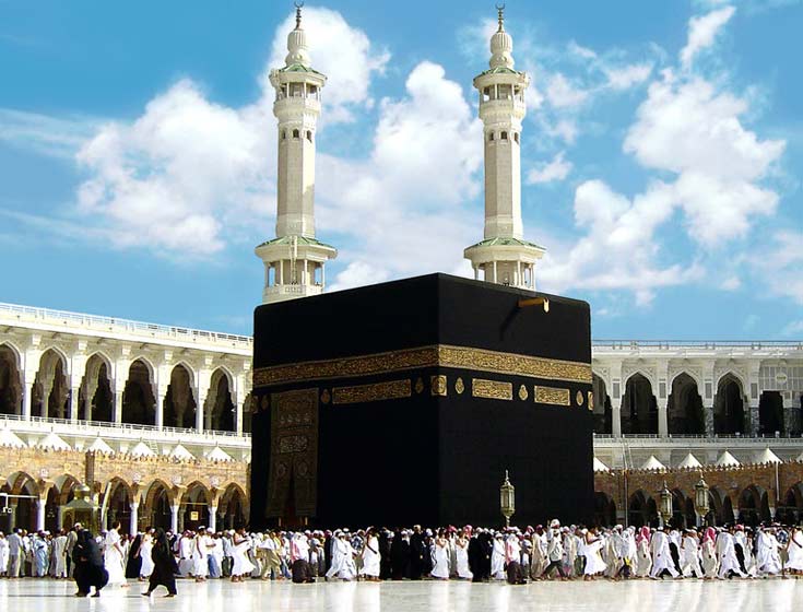 9 دقائق لتنظيف صحن المطاف في ليلة القدر