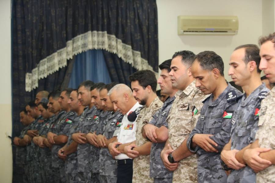 ولي العهد يتناول الافطار في البحريةَ... صور