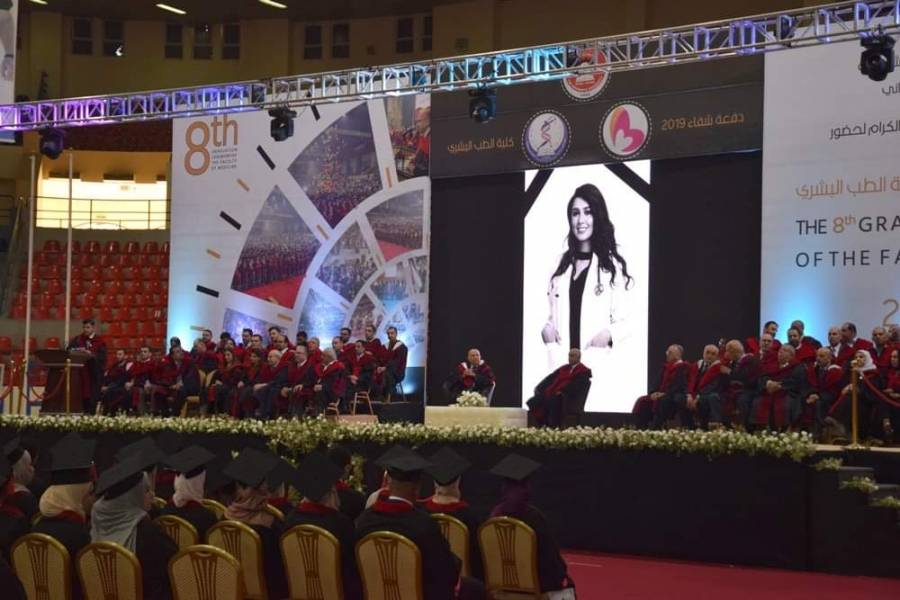 تخرج الفوج الثامن من كلية الطب فوج الدكتورة سحر يعقوب الفزاع