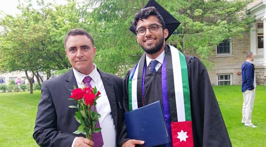رئيس واعضاء اللجنه الوطنية للعسكريين تهنئ الوليدات تخريج نجله من امريكا
