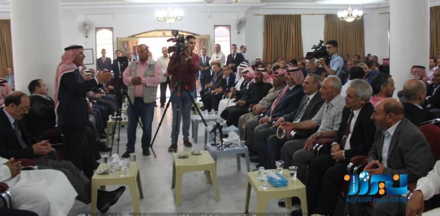 معالي الشخانبه طلب والنائب العرموطي أعطى في جاهة قبيلة بني حميده... صور