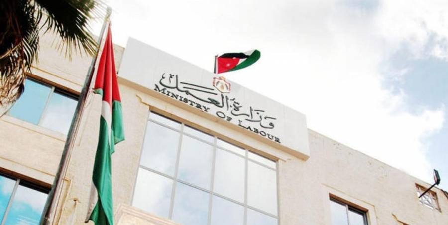 العمل : يرفض تعيين سيدة مصرية بمنصب مستشار في مول