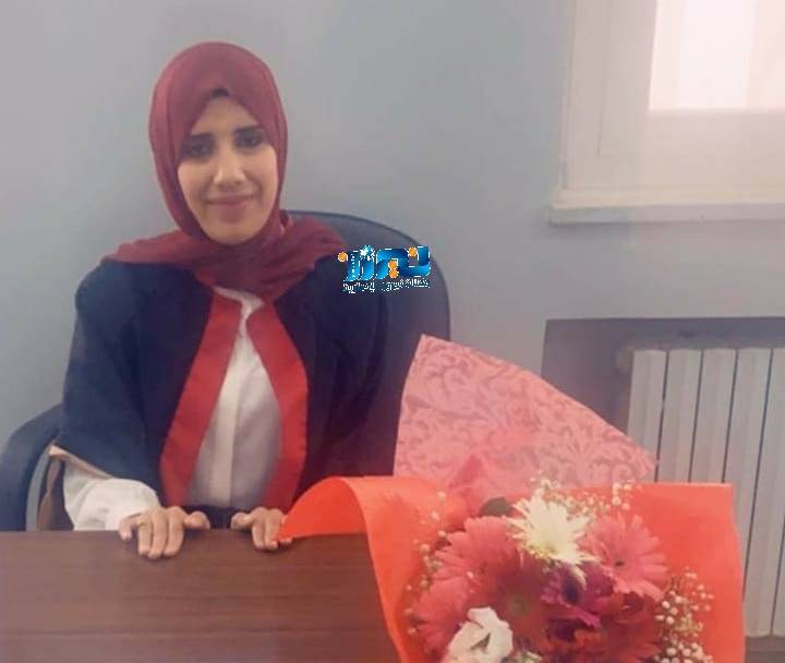 اول طالبة كفيفه تحصل على الماجستير في القانون العام من مؤتة... صور
