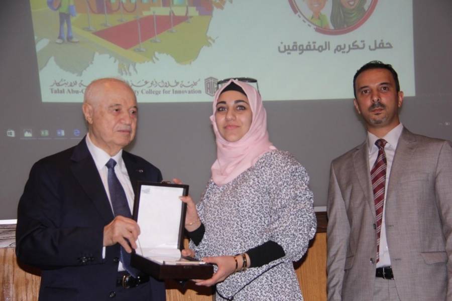 الأوائل تعقد مبادرتها الإرشاديّة التطوعية المجانية... صور