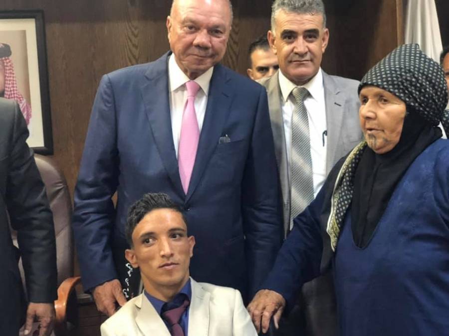 دولة الفايز....لعاهد العظامات على خشمي