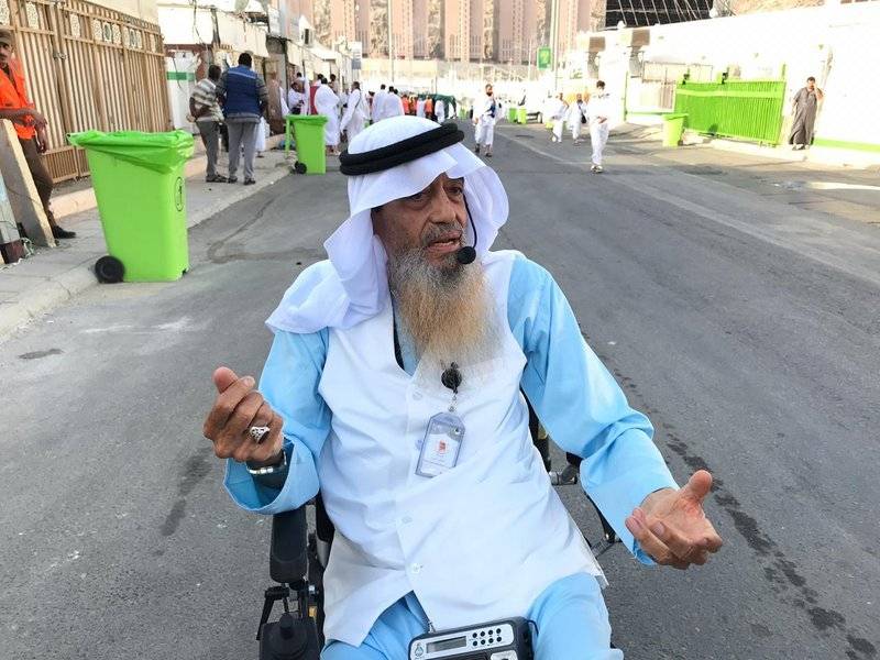 الدباغ:  يبحث عن الأجر والثواب....22 عامًا في توعية ضيوف الرحمن